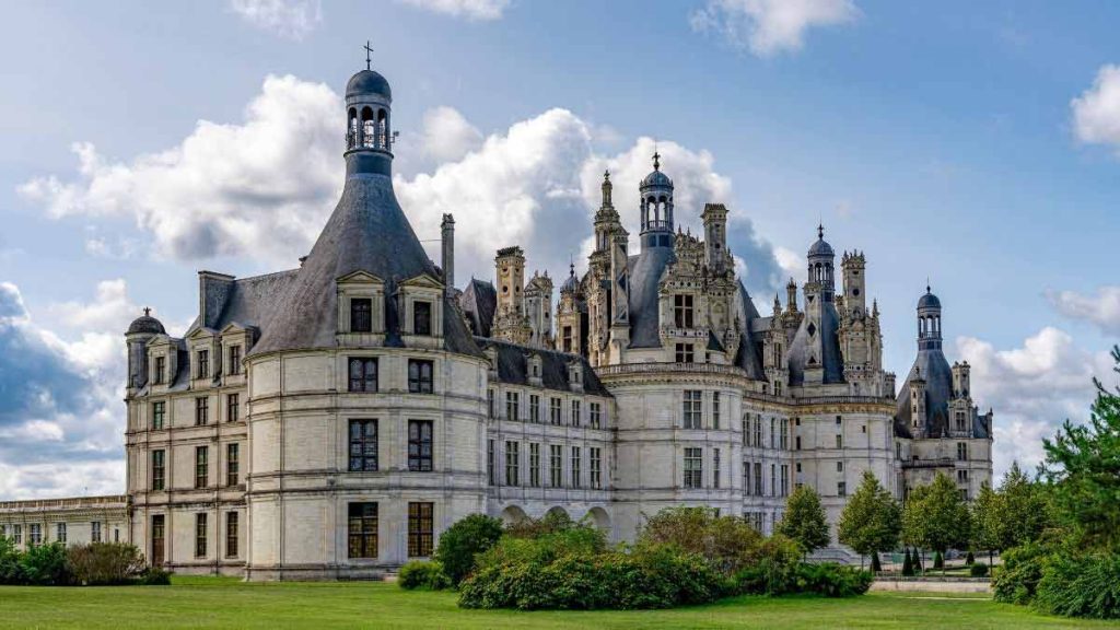 7 000 € de chauffage en un week-end : le piège méconnu des châteaux ...