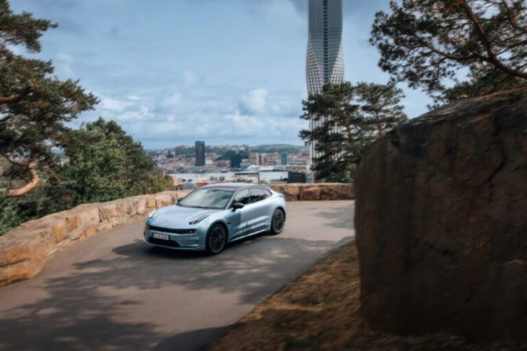 Mercedes démonte une voiture chinoise 1