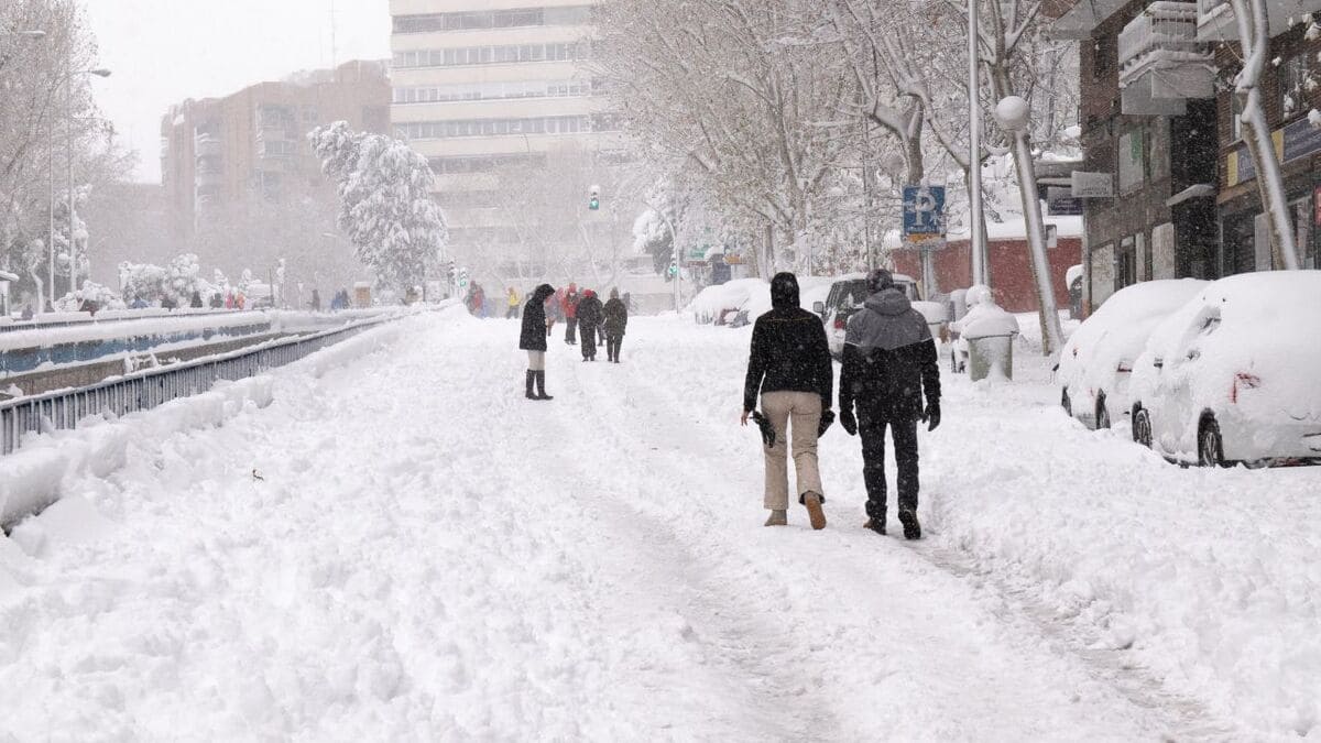 20 cm de neige à Paris, -11 °C à Aurillac