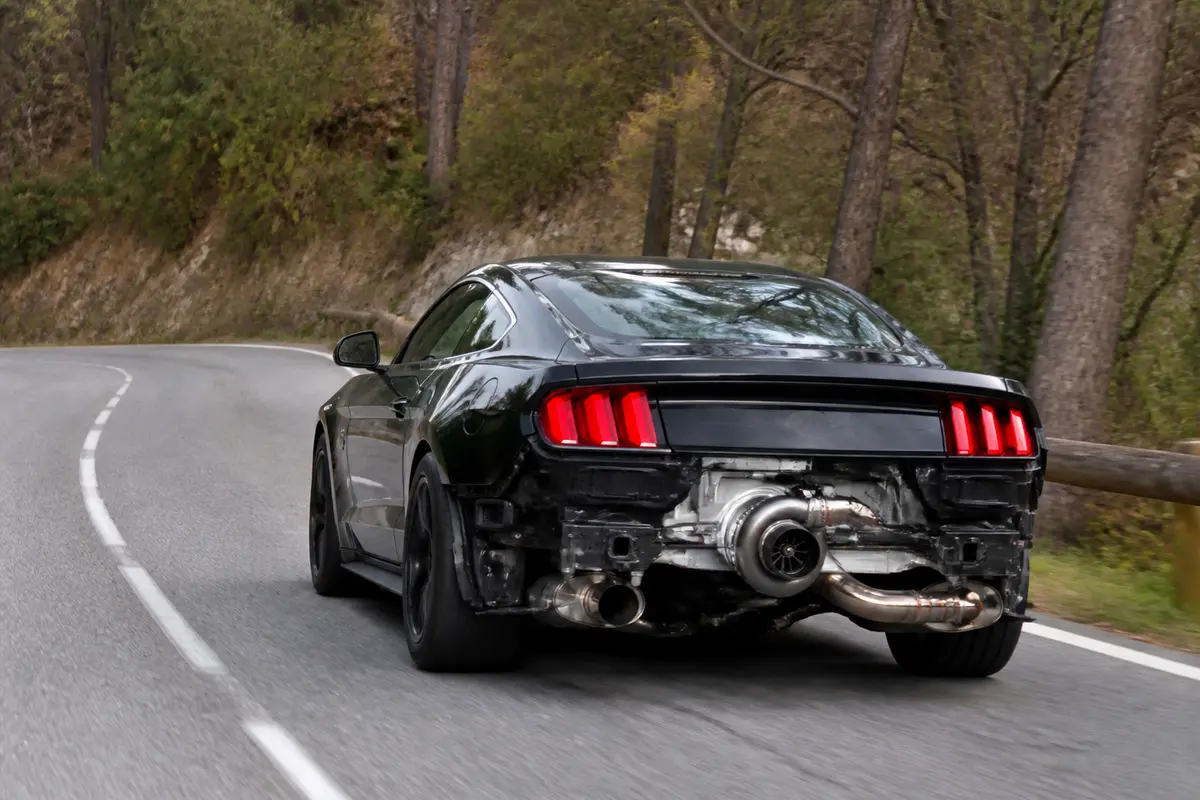 Ma voiture fait un bruit d’avion quand je roule : Causes ?