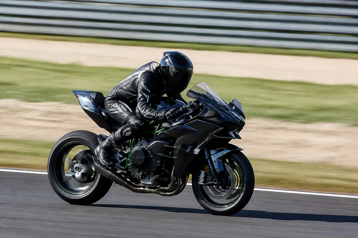 Moto la plus rapide du monde : classement et records : top vitesse